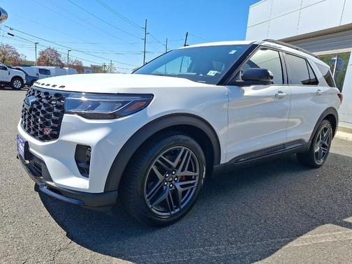 Star White 2025 Ford Explorer ST