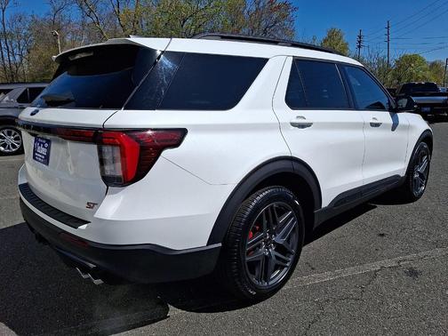 Star White 2025 Ford Explorer ST
