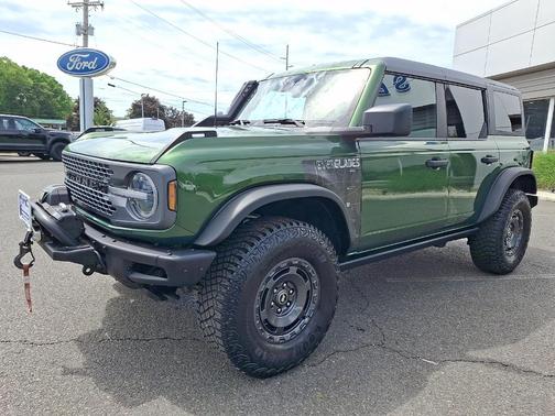 Eruption Green Metallic 2024 Ford Bronco Everglades