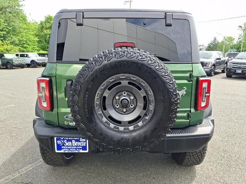 Eruption Green Metallic 2024 Ford Bronco Everglades