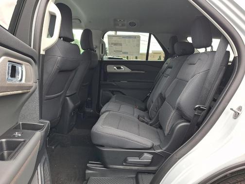 Space White Metallic 2026 Ford Explorer Active