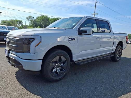2025 Ford F-150 Lightning LARIAT