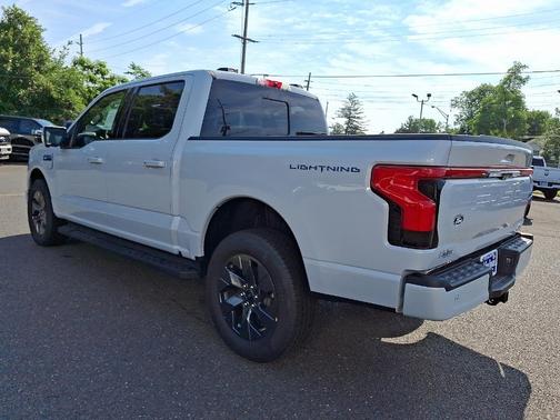 2025 Ford F-150 Lightning LARIAT