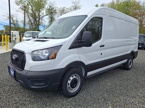 Oxford White Clearcoat 2026 Ford Transit-250 148 WB Medium Roof Cargo