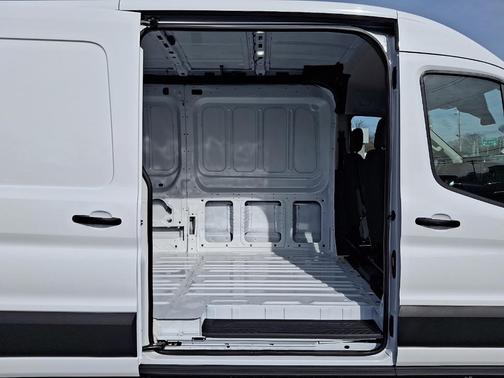 2026 Ford Transit-250 148 WB Medium Roof Cargo