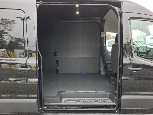2025 Ford Transit-250 148 WB Medium Roof Cargo