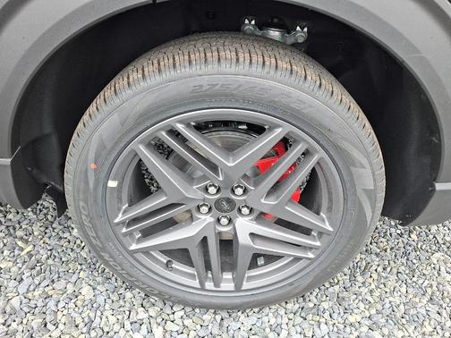 Agate Black Metallic 2026 Ford Explorer ST-Line