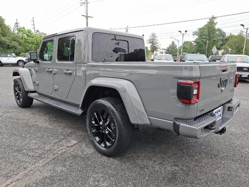 2022 Jeep Gladiator Overland