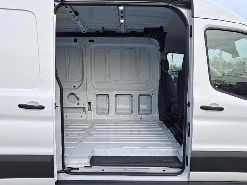 2026 Ford Transit-250 148 WB Medium Roof Cargo