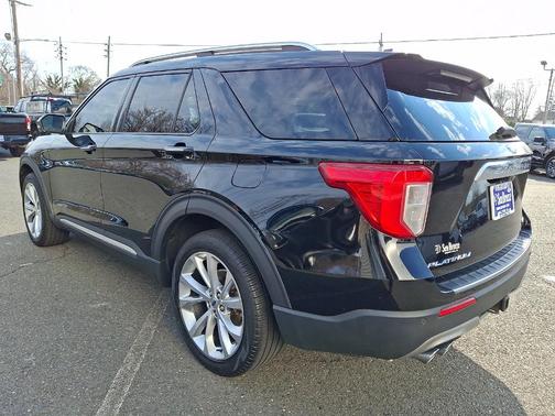 Agate Black Metallic 2023 Ford Explorer Platinum
