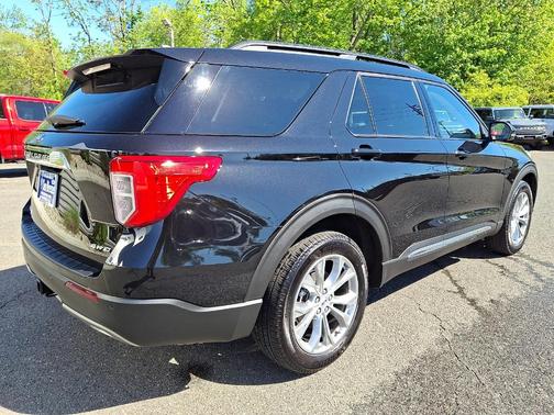 Agate Black Metallic 2024 Ford Explorer XLT