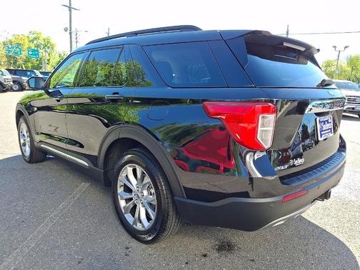 Agate Black Metallic 2024 Ford Explorer XLT