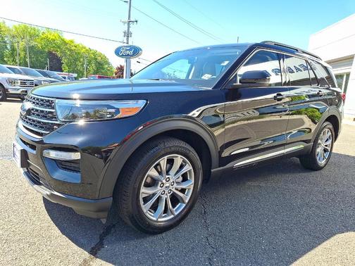 Agate Black Metallic 2024 Ford Explorer XLT