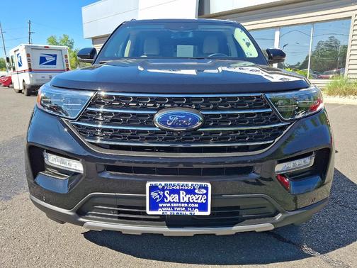 Agate Black Metallic 2024 Ford Explorer XLT