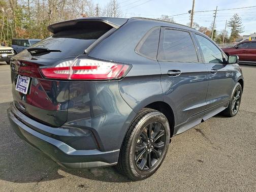 2022 Ford Edge SE