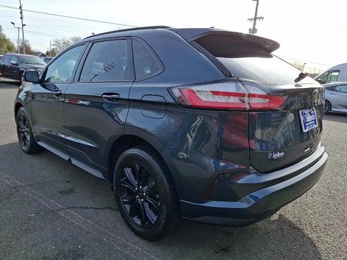 2022 Ford Edge SE