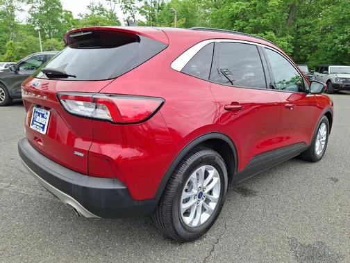 Rapid Red Metallic Tinted Clearcoat 2021 Ford Escape SE