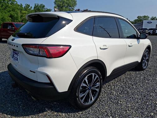 Star White Metallic Tri-Coat 2022 Ford Escape SEL
