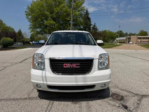 Summit White 2013 GMC Yukon XL 1500 SLT
