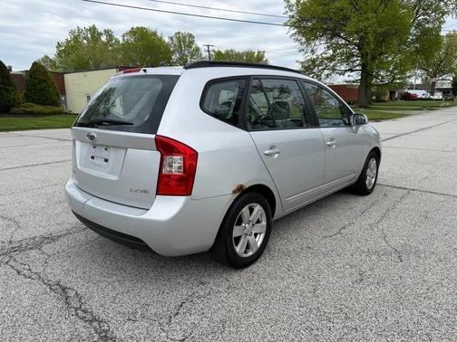 Silver 2008 Kia Rondo LX V6