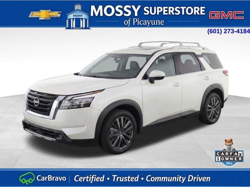 White 2024 Nissan Pathfinder SL