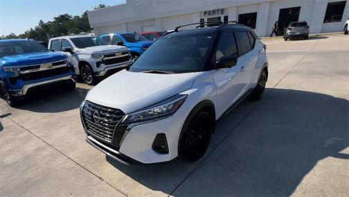 2022 Nissan Kicks SR