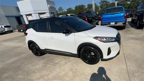 2022 Nissan Kicks SR