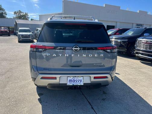 2024 Nissan Pathfinder Platinum