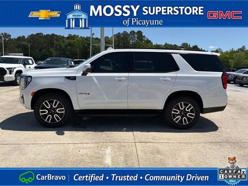 White 2024 GMC Yukon AT4