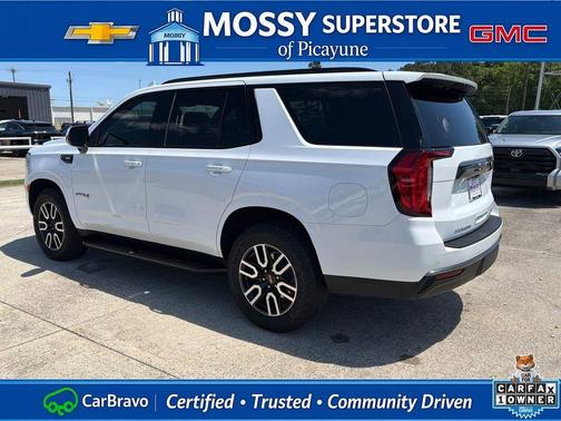 White 2024 GMC Yukon AT4