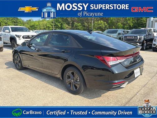 Black 2023 Hyundai ELANTRA SEL