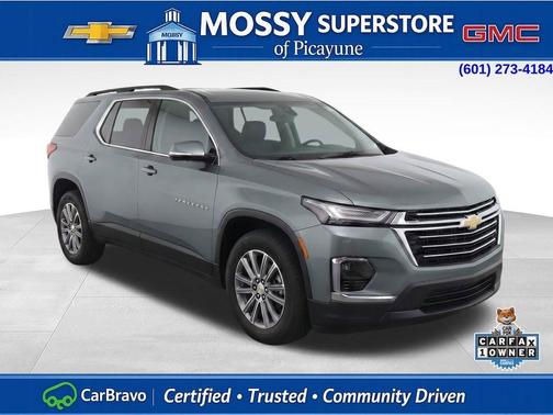 Green 2022 Chevrolet Traverse LT Cloth