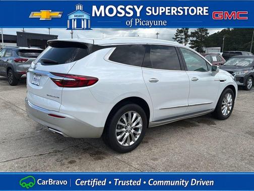 White 2018 Buick Enclave Premium