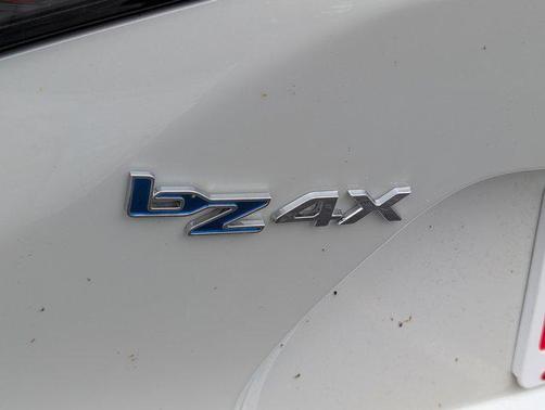 2025 Toyota bZ4X XLE
