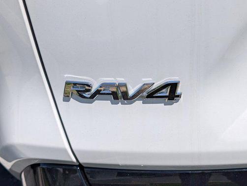 2025 Toyota RAV4 Hybrid SE