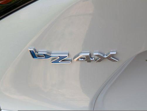 2025 Toyota bZ4X XLE