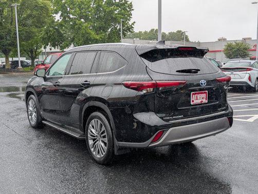 2024 Toyota Highlander Hybrid Platinum