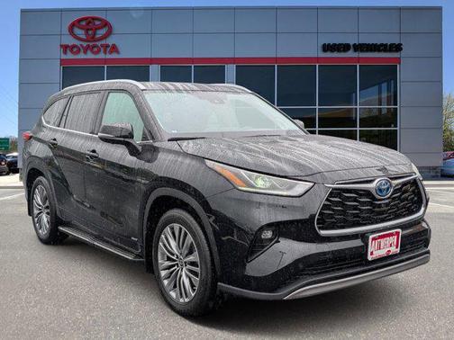 2024 Toyota Highlander Hybrid Platinum