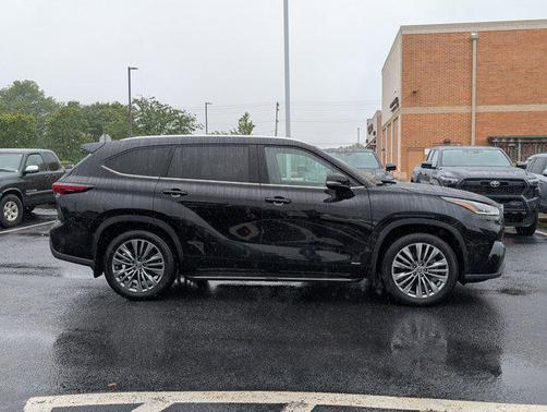 2024 Toyota Highlander Hybrid Platinum