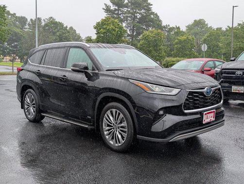 2024 Toyota Highlander Hybrid Platinum