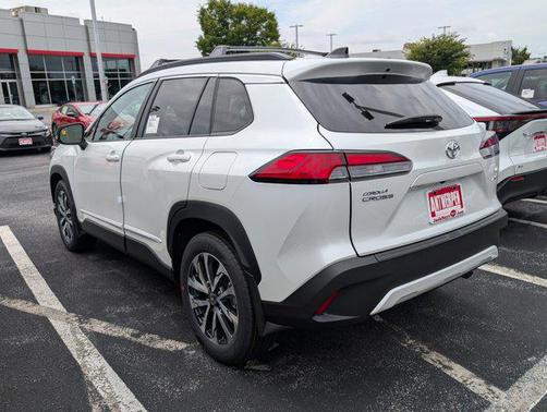 2025 Toyota Corolla Cross XLE