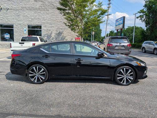 2020 Nissan Altima SR FWD