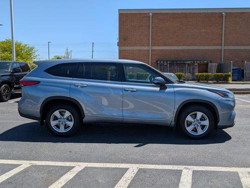2021 Toyota Highlander LE