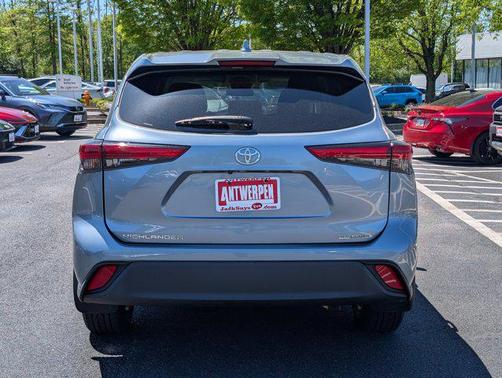 2021 Toyota Highlander LE