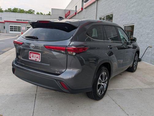 2025 Toyota Highlander XLE