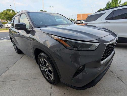 2025 Toyota Highlander XLE