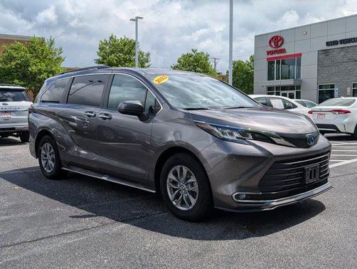 2023 Toyota Sienna XLE 8 Passenger