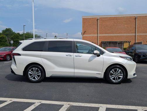 2021 Toyota Sienna Limited 7-Passenger