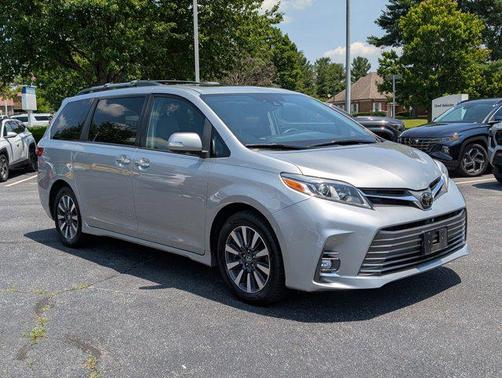2020 Toyota Sienna Limited Premium