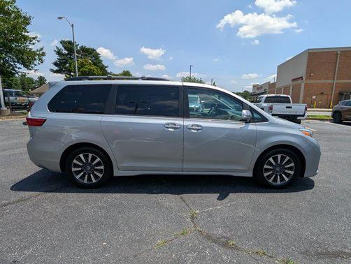 2020 Toyota Sienna Limited Premium